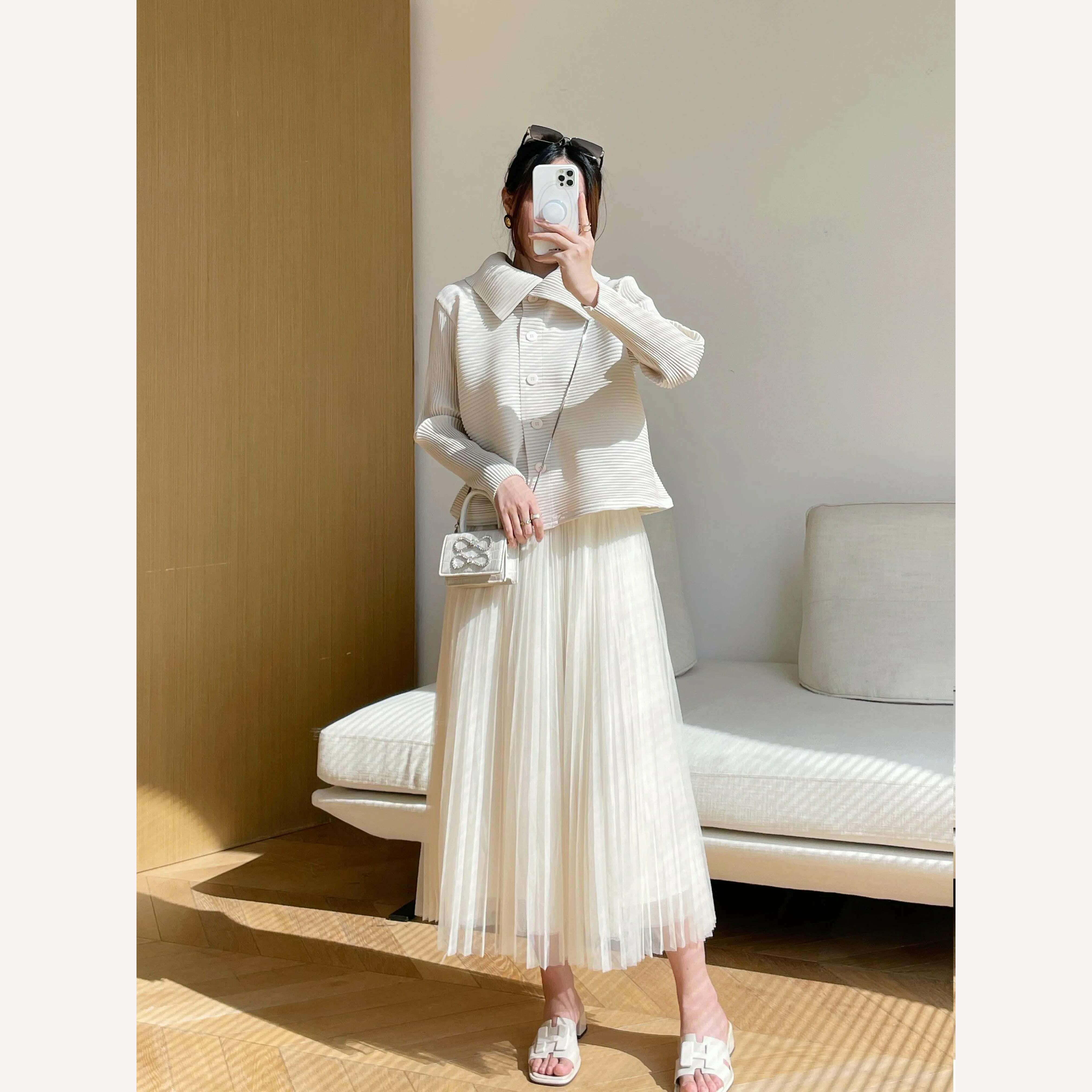 KIMLUD, Miyake Pleated Short Top Spring/summer 2023 New Long-sleeved Lapel Single-breasted A-shaped Loose Short Jacket Trench Coat, KIMLUD Womens Clothes