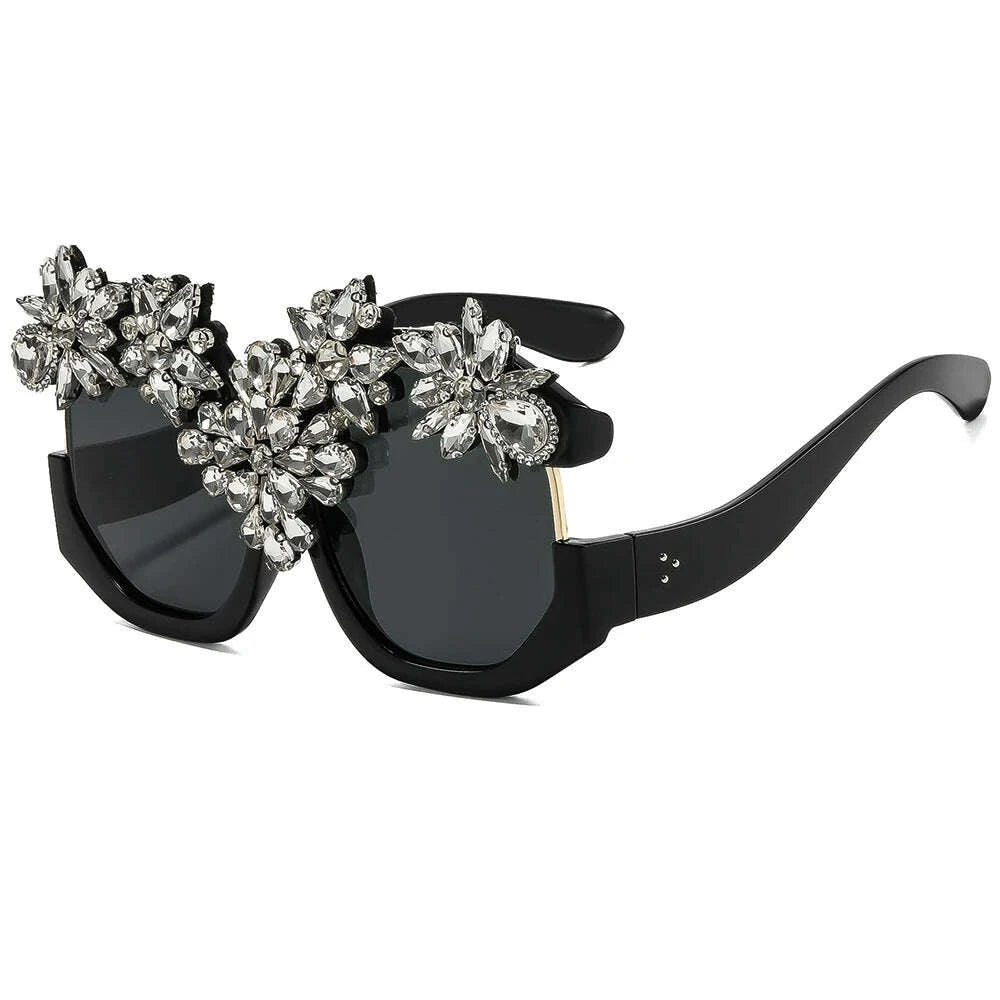 Oversized Floral Rhinestone Sunglasses Women Exaggerated Luxury Statement Eyewear for Retro Party Fashion Show V400