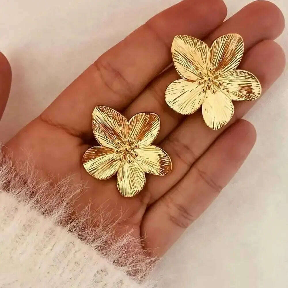 Uworld Hypoallergenic Stylish Vintage Flower Stud Earrings Premium 18k Gold Plated Stainless Steel For Women Party сережки женск - KIMLUD