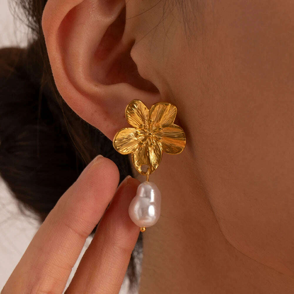 Uworld Hypoallergenic Stylish Vintage Flower Stud Earrings Premium 18k Gold Plated Stainless Steel For Women Party сережки женск - KIMLUD