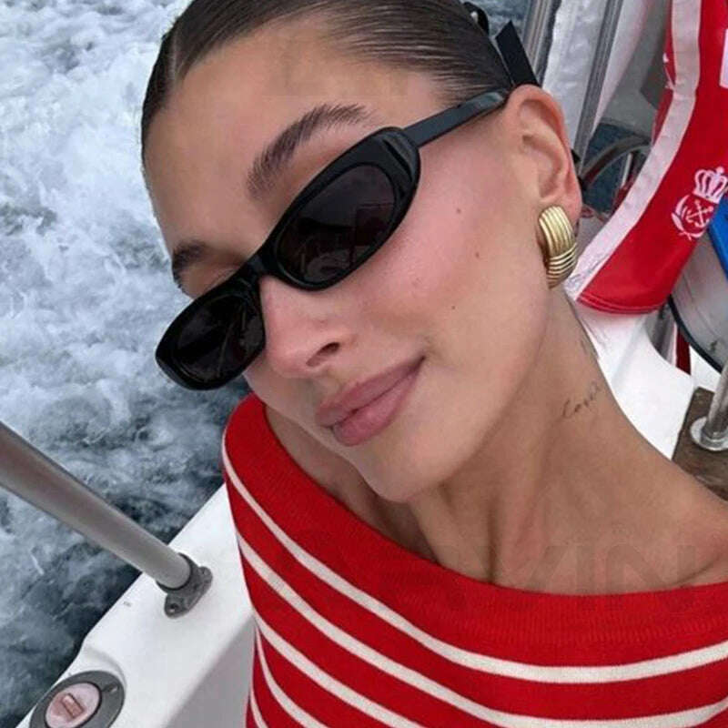 Women's Retro Oval Sunglasses Black Small Frame Fashion Brand Trendy Hot Points Sun Glasses Ladies Star Shades UV400 Eyewear - KIMLUD